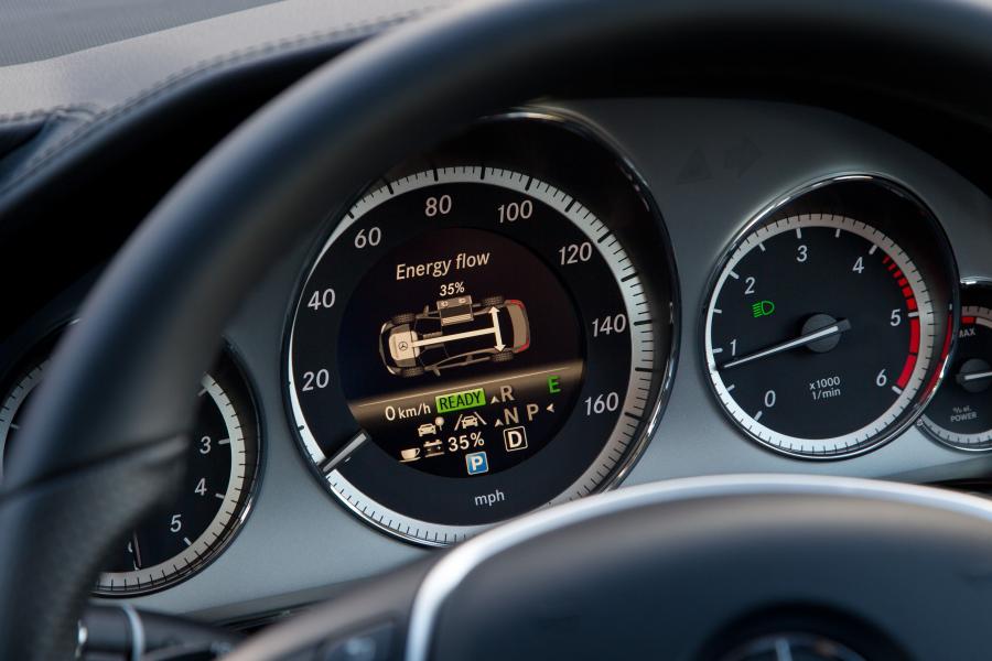  Mercedes-Benz E300 Hybrid Saloon 2012 года  (фото 22 из 58)